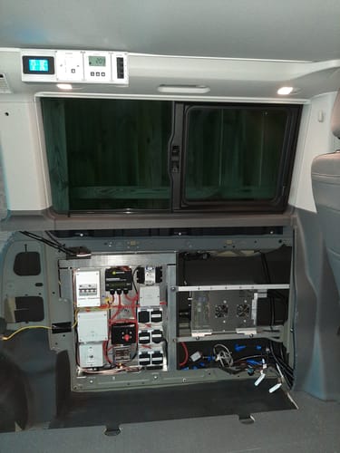 Customer photo review of Elektrobox Einbaulösung Leerkasten VW T5-T6.1 EKT 56-1