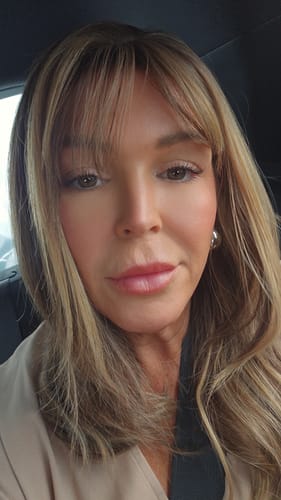 Customer photo review of JBEXTENSION 16 Inches Scalpiana 3.5X4 Hard Silky Top Natural Scalp Effect Hazelnut Body Wave Wig With Bangs Wig MIMI SILKY TOP HAZELNUT