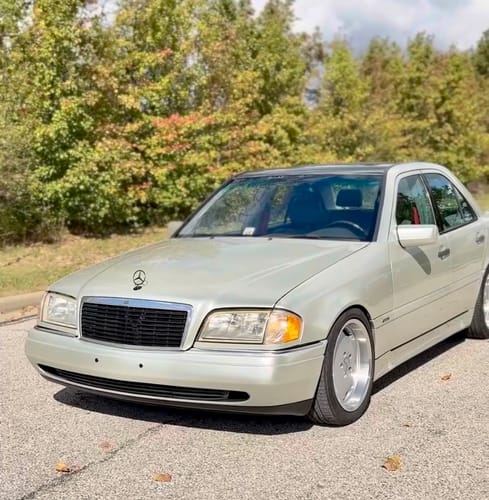 Zane R. review of Glossy Metallic Champagne Silver Vinyl Wrap image 1 out of 4