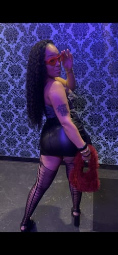 Customer photo review of CurlyMe 3 In 1 Half Wig Burmese Curly Glueless Install Half Wig With Adjustable String Beginner Friendly