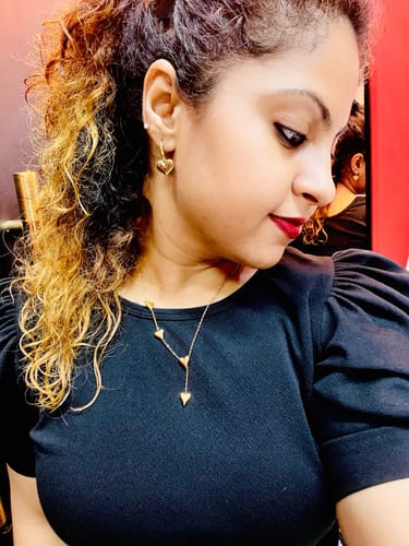 Customer photo review of Heartstrings Gold Necklace