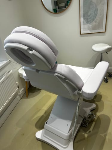 Customer photo review of Sillon Electric Cosmetic Chair Classic 3 Motors White