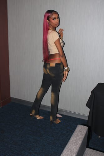 Maya H. review of Low Rise Denim (Black) image 1 out of 1