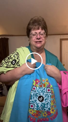 Customer video review of Unisex t-shirt