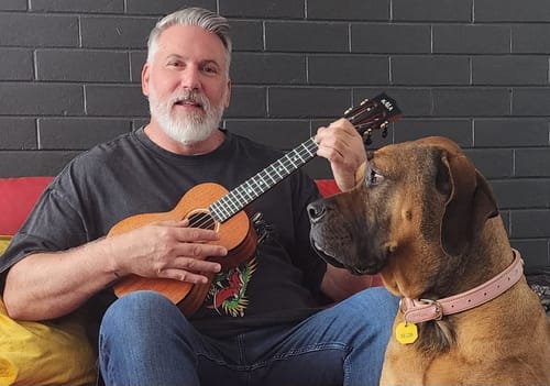 Customer photo review of Kala Contour All Solid Gloss Mahogany Tenor Ukulele w/ Bag – Unveil Exceptional Tone and Elegance