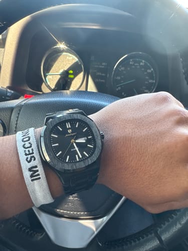 Customer photo review of Lucky Fours® Brone