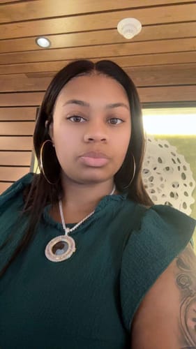 Customer photo review of CurlyMe 9x6 HD Lace M-cap Wear Go Glueless Mini Knots Straight Hair Pre-cut Lace Front Wig Pre-plucked