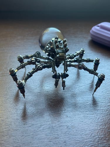 Customer photo review of Crystal Lamp Jumping Spider
