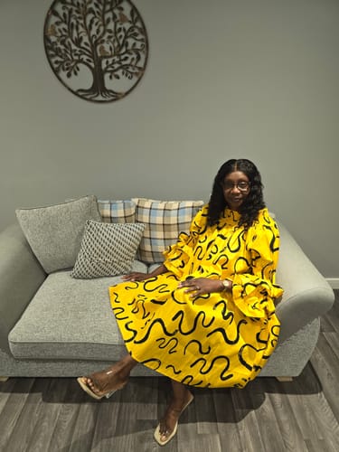 Customer photo review of CurlyMe 6x4 HD Lace Loose Deep Glueless Wig Wear Go Pre Cut Lace Closure Wig