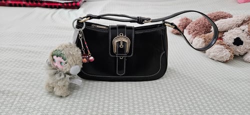 Customer photo review of Alison Vintage Daily Shoulder Bag