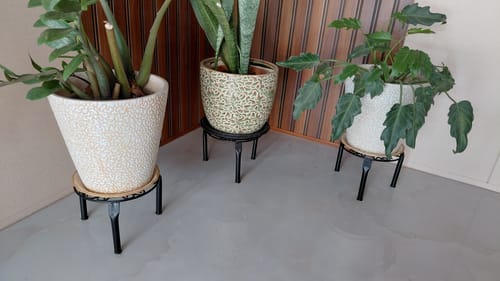 Customer photo review of UnitedCrafts Trivia Metal Pot Stand High Quality & Unique Design