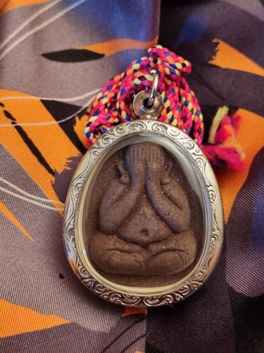 Customer photo review of Puissante amulette Phra Pidta – Série limitée du 88ᵉ anniversaire de Luang Phor Koon (2011)