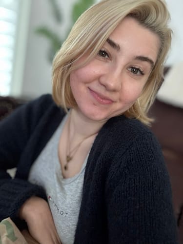 Julia H. review of BOND GIRL+ Wimpernkleber schwarz image 1 out of 1