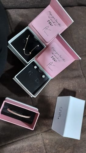 Customer photo review of Rose Gold Bold Bracelet