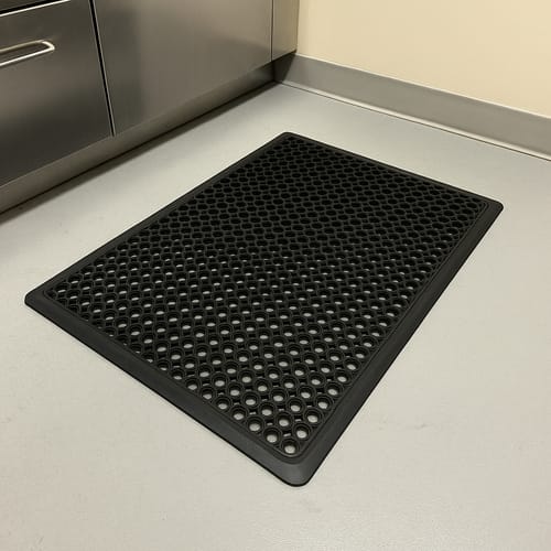 Customer photo review of Anti-Fatigue Anti-Slip Rubber Mat – Non-Slip, Comfortable Flooring for Wet Areas, Kitchens, Workspaces, and High-Traffic Environments