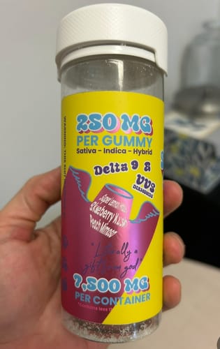 Customer photo review of D9 & VVS DIAMONDS • 250MG VEGAN GUMMIES • STONER STACK
