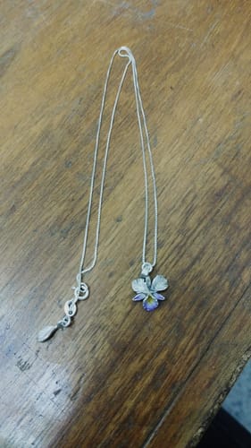 Customer photo review of Collar Jardín de Orquídeas