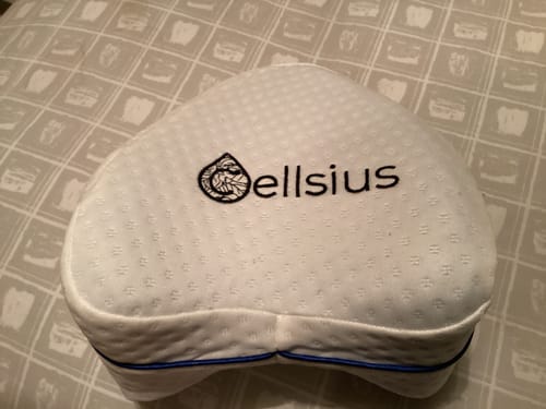 Avis photo d'un client sur Coussin Orthopédique Genoux Cellsius - Le secret d'un sommeil sans douleur