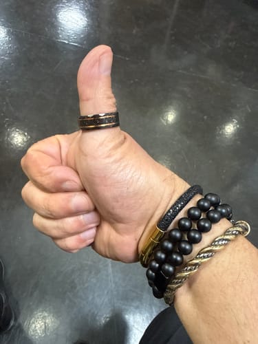 Reseña con foto de un cliente sobre Anillo Gold Precision Carburo de Tungsteno
