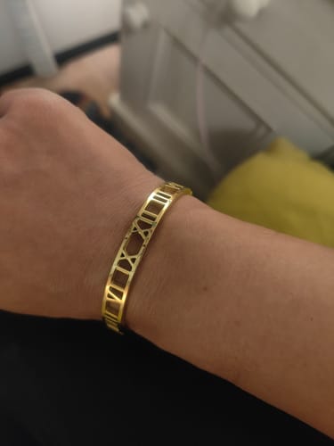 Customer photo review of Hollow Numerals Bracelet - Gold