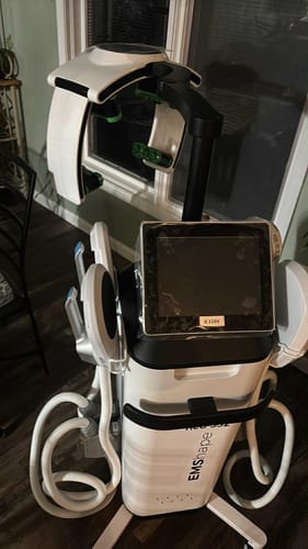 Customer photo review of Green Sapphire 10D Cold Laser + EMShape® Neo COMBO