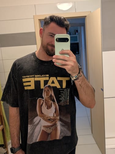 Zdeněk N. review of Tate McRae Print Round Neck T-shirt image 1 out of 1