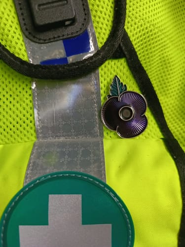 Emmanuel Pierre review of Poppy Pin Badge Purple image 1 out of 1