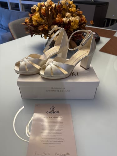 Customer photo review of Sandália Noiva Meia Pata Couro Perolado