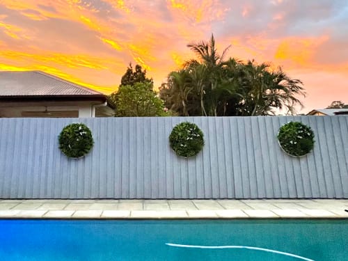 Customer photo review of Flowering White Artificial Green Wall Disc UV Resistant 75cm (White Frame)