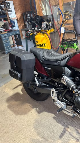 Customer photo review of 15L - Outlaw Quick Mount Medium BMW R12 Hard Solo Saddlebag (Right Only)
