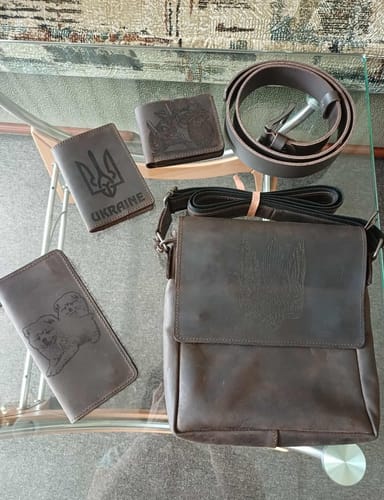 Customer photo review of Набір для військового: шкіряна сумка, гаманець з гравіюванням у коробці