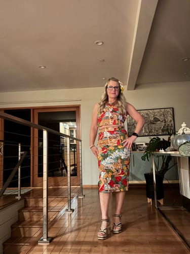 Customer photo review of 2PCS 1960s Retro Lady Crop Top & Pencil Skirt