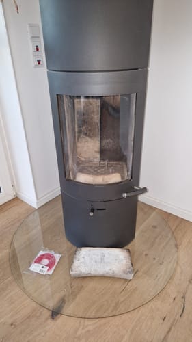 Customer photo review of Glasplatte Kamin, Funkenschutzplatte Glas für Kaminofen - Tropfenbogen
