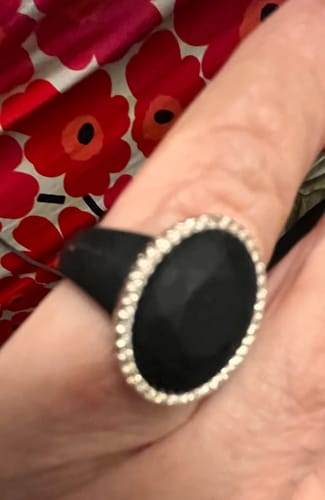 Customer photo review of Oversize Oval Silicone Ring with Metal Frame & Stones by Rinfit