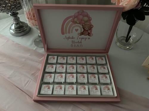 Customer photo review of Schokobox Personalisiert - Pinker Regenbogen Teddy