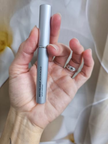 Customer photo review of SleekStrands™ | Wimpernwachstumsserum