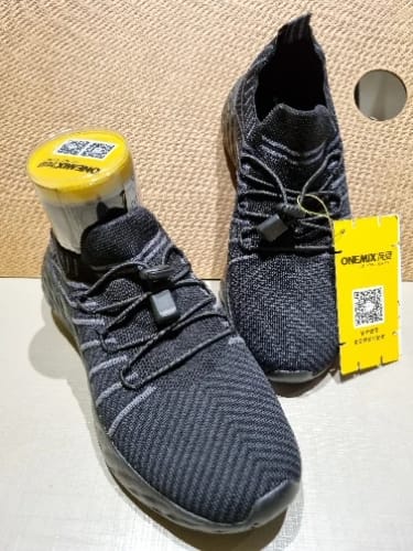 Customer photo review of ONEMIX Waterproof Running Shoes for Men Breathable Light Women Training Walking Sneakers Outdoor Trekking Slip-on Sports Shoes