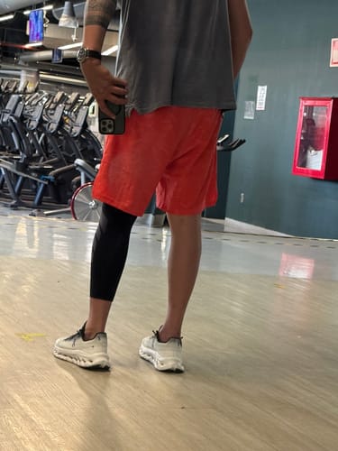 Customer photo review of Compression Sleeves V2 for Knees and Legs
