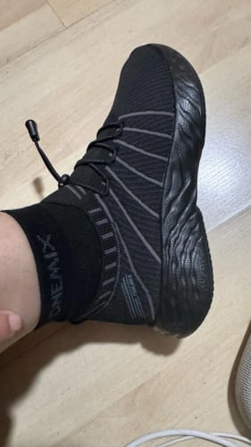 Customer photo review of ONEMIX Waterproof Running Shoes for Men Breathable Light Women Training Walking Sneakers Outdoor Trekking Slip-on Sports Shoes