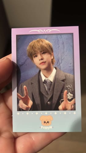 Customer photo review of STRAY KIDS MYSTERY RANDOM PHOTOCARD