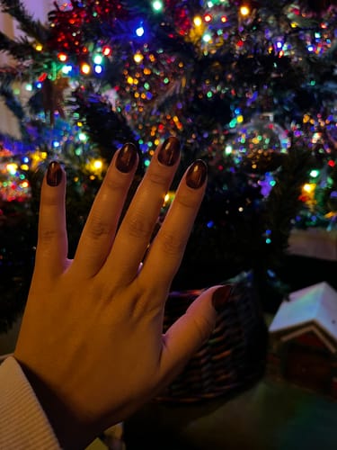 Customer photo review of Molten Mocha - Press On Nails