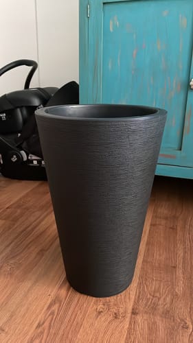 Customer photo review of Macetero Cono Negro