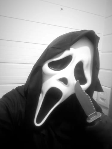 Customer photo review of Máscaras Cinematográficas Ghostface Edição Completa Premium