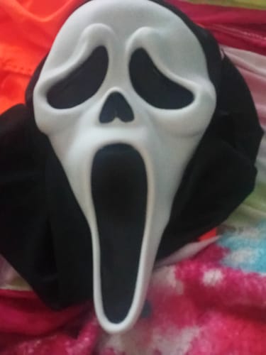 Customer photo review of Máscaras Cinematográficas Ghostface Edição Completa Premium