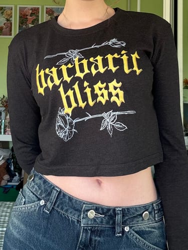 Customer photo review of Long sleeve cropped t-shirt