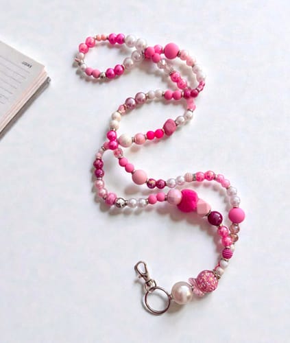 Customer photo review of Portachiavi Lungo da collo di perle fatto a mano 🩷 Fucsia