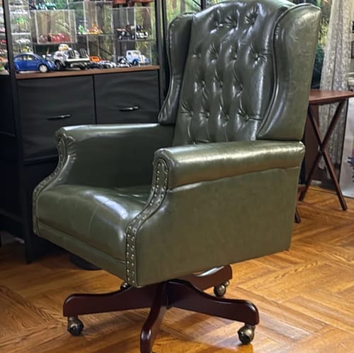 Customer photo review of Homrest Executive Wingback Office Chair – Green PU Leather High Back Desk Chair