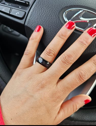 Reseña con foto de un cliente sobre Anillo Black Stars Carburo de Tungsteno
