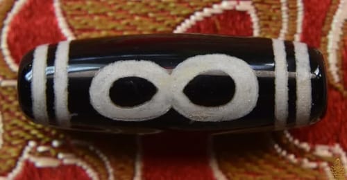 Customer photo review of Perle sacrée tibétaine Dzi ancienne – Symbole de l’infini