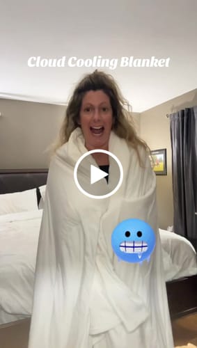 Customer video review of Cloud Cooling Comforter